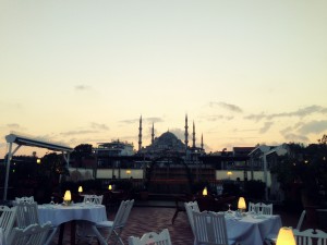 akşam 300x225 Armada Otel İstanbul; Sahiplenir, korur, yaşatır.