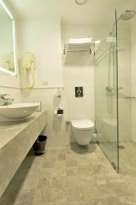 bathroom3t 199x300 Armada Otel İstanbul; Sahiplenir, korur, yaşatır.