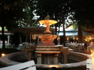 akşam ambians2 300x225 Sultanahmetin İncisi; Yeşil Ev Otel !