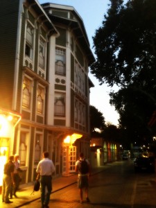 dış bina 225x300 Sultanahmetin İncisi; Yeşil Ev Otel !