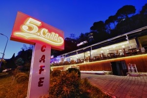 5.Cadde Cafe Yılbaşı Fırsatları 2014 300x200 İstanbul   Yılbaşı Fırsatları 2014