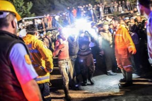 soma faciası ulusal yas 2 300x200 Soma ulusal yasımızdır...