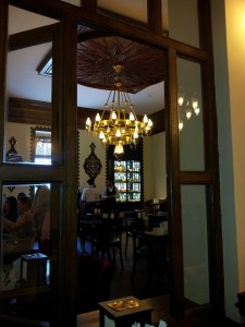 Salaş İstanbul Cafeleri Sultanahmet Edebiyat Kıraathanesi 225x300 Salaş İstanbul Cafeleri   Sultanahmet   Edebiyat Kıraathanesi
