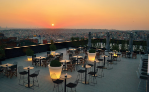 topless 3 300x185 Topless Teras