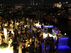 topless teras 22 300x224 Topless Teras