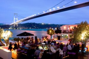 lacivert restoran yilbasi programi 300x200 Lacivet Restoran Yılbaşı Programı