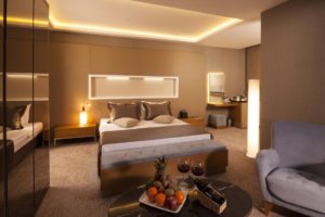 elara hotel 300x200 Karşıyakada Nerede Kalınır