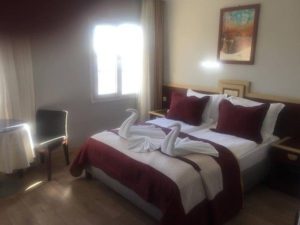 karsiyaka hotel oda 300x225 Karşıyakada Nerede Kalınır