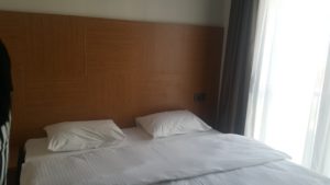 20200201 152846 300x169 Saatli Otel Oda